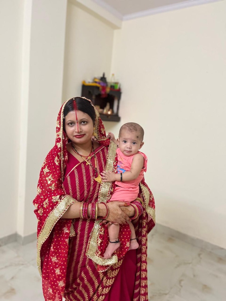 Muskan Kumari holding her baby after losing 20kg with RootWell Ayurvedic powder